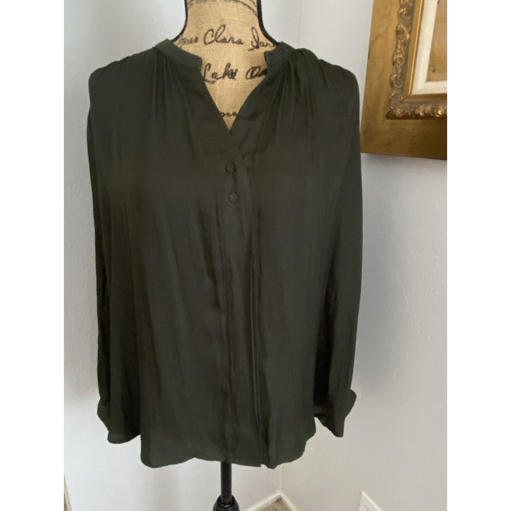 ELEVEN22 Olive Green Pleated Back V-Neck Blouse Size Small Silky Lightweight